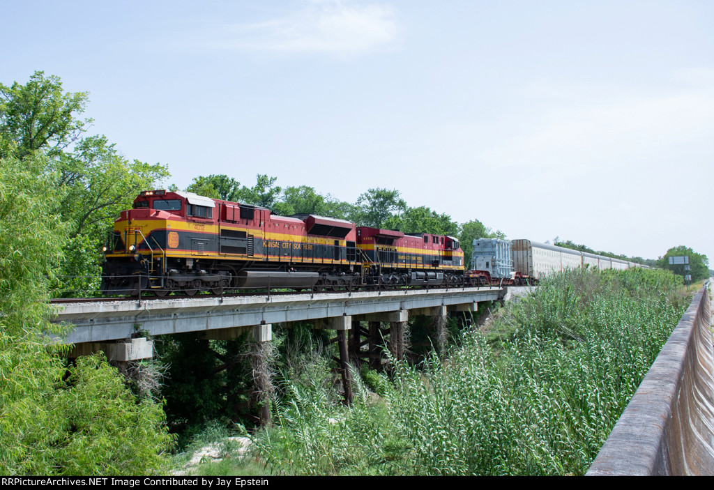 A KCS northbund crosses small bridge north of Inez